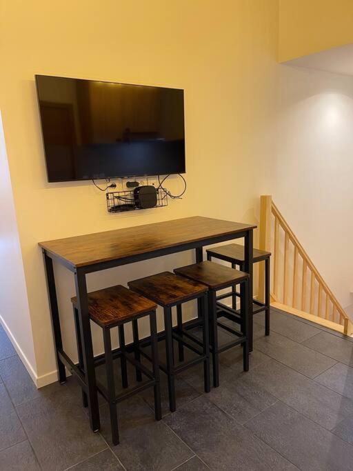 Apartment 16 Eme